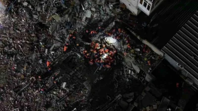 Maltepe’de 3 katında çökme meydana gelen 7 katlı binanın enkazında