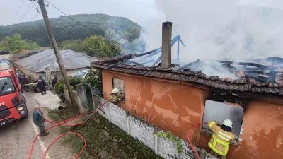 Balıkesir’in Manyas ilçesinde bir evde çıkan yangında 1 kişi hayatını