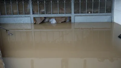 Kocaeli’nin Başiskele ilçesinde etkili olan sağanak nedeniyle Yaylacık Mahallesinde bazı