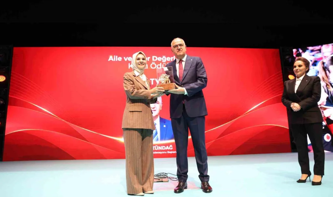 Türkiye Voleybol Federasyonu Başkanı Mehmet Akif Üstündağ, Gebze Ticaret ve