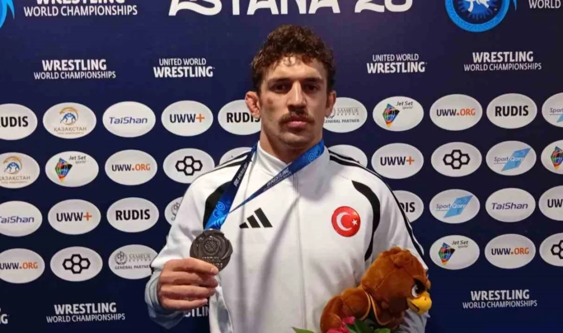 Kazakistan’da düzenlenen 2026 Dünya Büyükler Güreş Şampiyonası’nda grekoromen stil 82