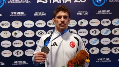 Kazakistan’da düzenlenen 2026 Dünya Büyükler Güreş Şampiyonası’nda grekoromen stil 82