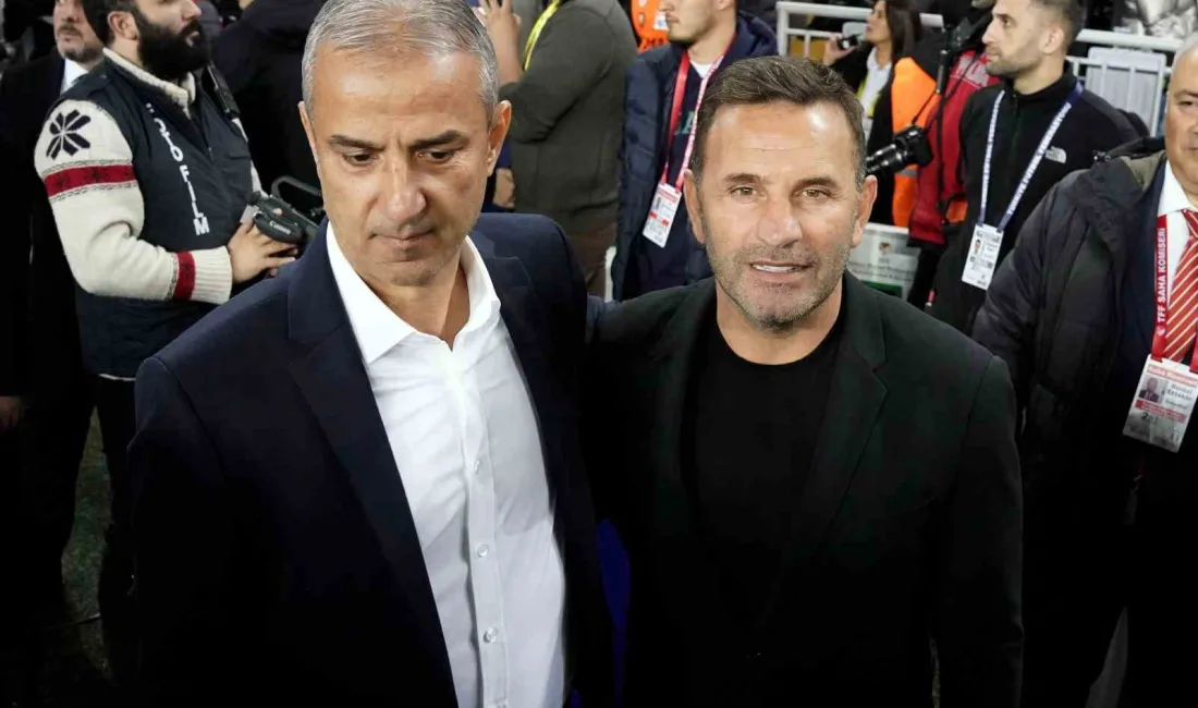 Galatasaray Teknik Direktörü Okan Buruk ile Fenerbahçe Teknik Direktörü İsmail