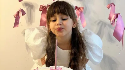 Kocaeli’de 6 yaşındaki ilkokul öğrencisinin okul servisinin altında kalarak hayatını