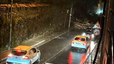 İstanbul’da etkili olan şiddetli yağış nedeniyle Ortaköy’den Ulus istikametine çıkan