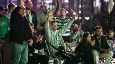 Osmangazi Belediyesi, Bursaspor-Ankara Keçiörengücü karşılaşmasını Osmangazi Meydanı’nda kurulan dev ekranda