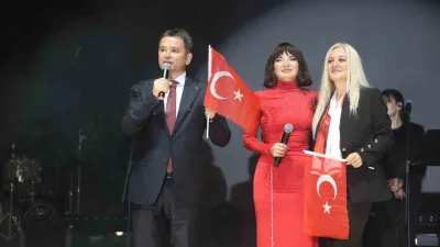 Osmangazi Belediyesi’nin 29 Ekim Cumhuriyet Bayramı etkinlikleri kapsamında Osmangazi Meydanı’nda