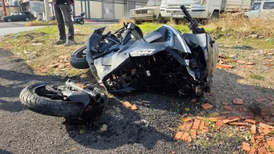 Balıkesir’in Bandırma ilçesinde otomobil ile motosikletin çarpıştığı trafik kazasında 2