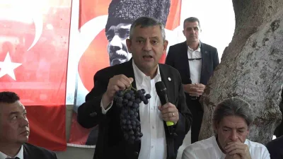 Bursa’da çiftçilere hitap eden Yeni Parti Genel Başkanı Özgür Özel,