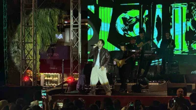 Cumhuriyet’in 103’üncü yıl dönümü dolayısıyla Pendik Sahil Meydanı’nda düzenlenen konserde
