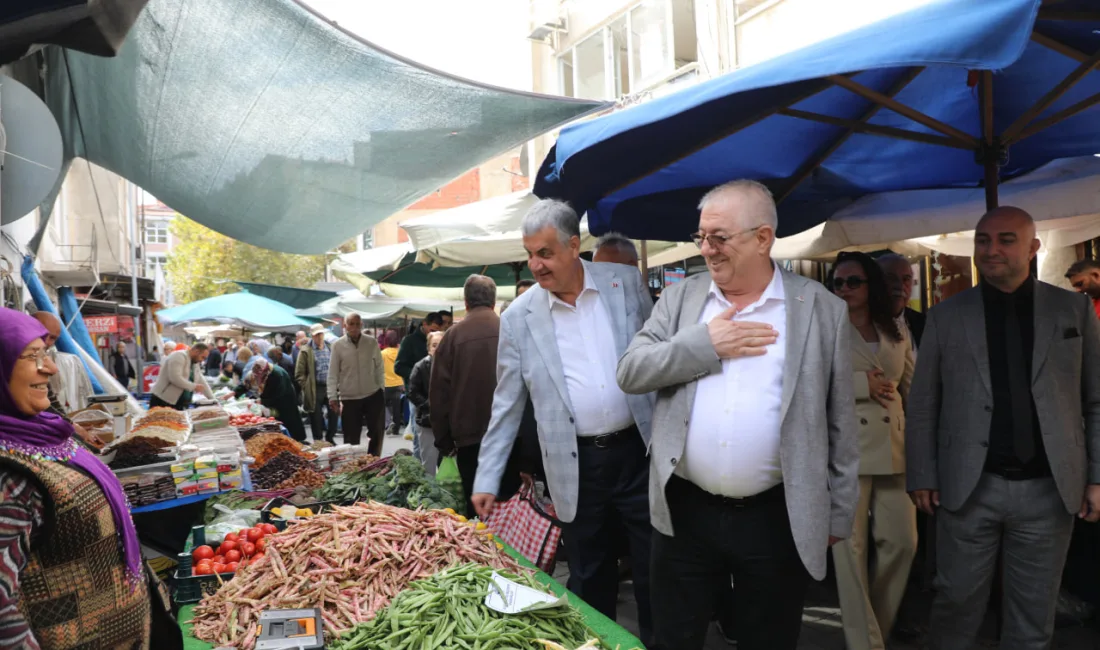Edremit Belediye Başkanı Mehmet Ertaş, ilçenin en büyük halk pazarı