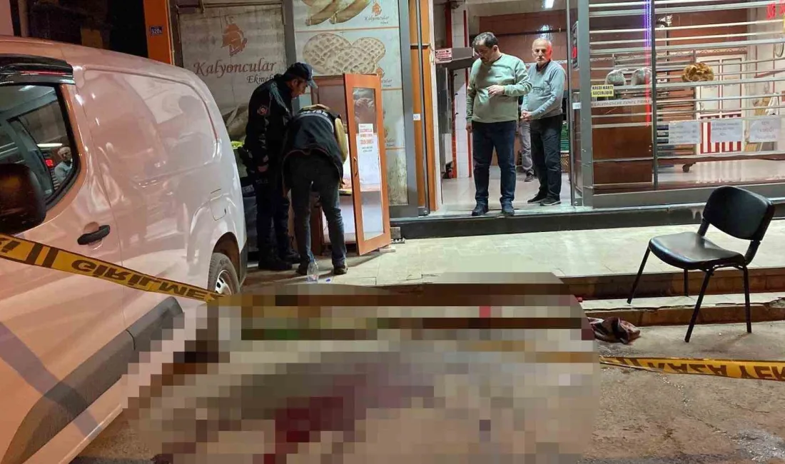Kocaeli’nin İzmit ilçesinde alacak meselesi nedeniyle pide sırası bekleyen arkadaşını