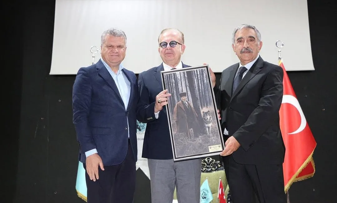 Balıkesir’in Edremit ilçesinde “Mavi Vatan ve Kıbrıs’ta Neler Oluyor?” konulu