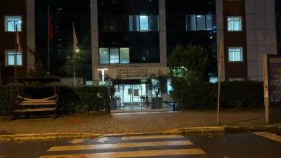Beylikdüzü’ndeki bir mekanda sahne alan şarkıcı Hakkı Bulut fenalaşarak hastaneye