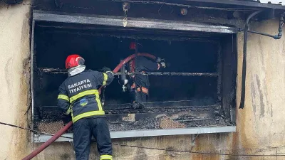 Sakarya’nın Pamukova ilçesinde bir tavuk çiftliğinde çıkan yangın, itfaiye ekiplerinin