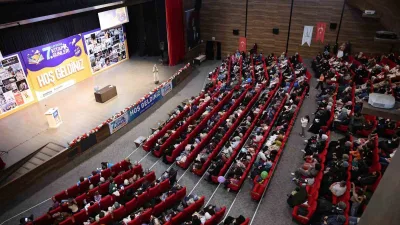 Çayırova 7. Kitap Günleri kapsamında yazar Saliha Erdim, aile içindeki