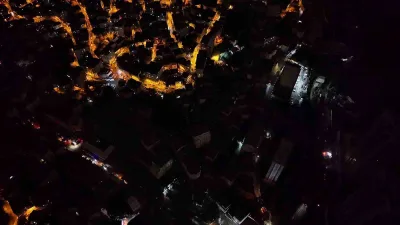 İstanbul’daki sel felaketinin merkezlerinden olan Sarıyer Ayazağa, elektrik kesintisiyle birlikte