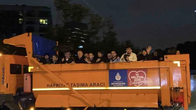 Sarıyer Ayazağa’da etkili olan şiddetli sağanak yağış nedeniyle şirketlerinde mahsur
