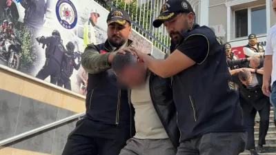 Sarıyer’de takip ettikleri İranlı iş insanını evinden çıktığı esnada sahte