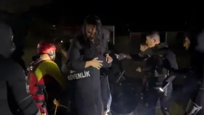 Sarıyer Ayazağa Mahallesi’ndeki stüdyoda mahsur kalan oyuncu Demet Özdemir, Sahil