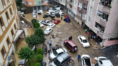 İstanbul Sarıyer’de şiddetli yağışın yol açtığı hasar havadan görüntülendi. Görüntülerde,