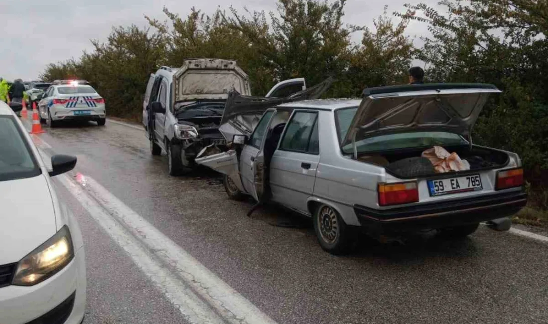 Tekirdağ’ın Şarköy ilçesinde hafif ticari araç ile otomobilin çarpıştığı kazada