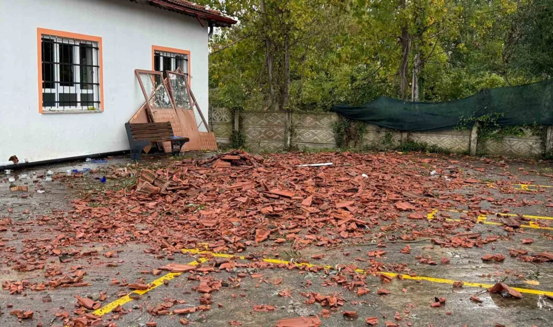 Sakarya’nın Karasu ilçesinde sel felaketinin ardından meydana gelen hortum sebebiyle
