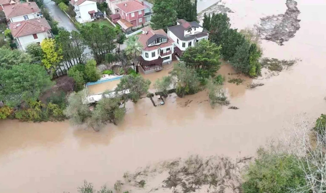 Sağanak yağışların ardından Şile’de birçok noktayı su basarken, adeta göle
