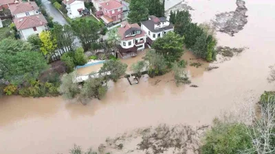 Sağanak yağışların ardından Şile’de birçok noktayı su basarken, adeta göle