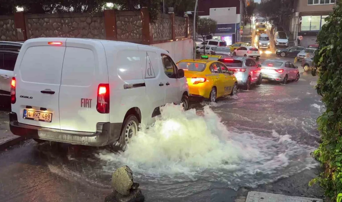 İstanbul Şişli’de sağanak yağışla birlikte fırtına etkili olurken, kanalizasyonlar taştı,