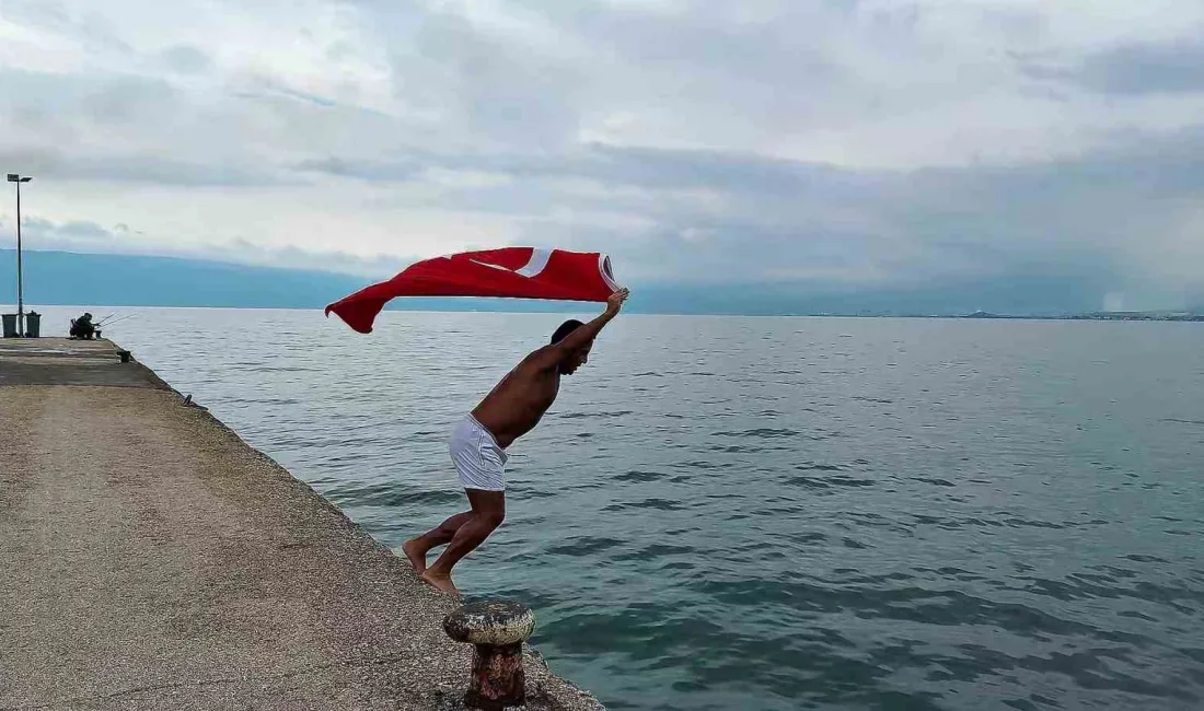 Bursa’nın Gemlik ilçesinde 29 Ekim Cumhuriyet Bayramı coşkusu, soğuk ve