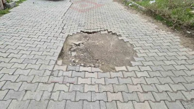 Tekirdağ’ın Süleymanpaşa ilçesinde yollardaki bozulmalar nedeniyle araçlarının zarar gördüğünü belirten