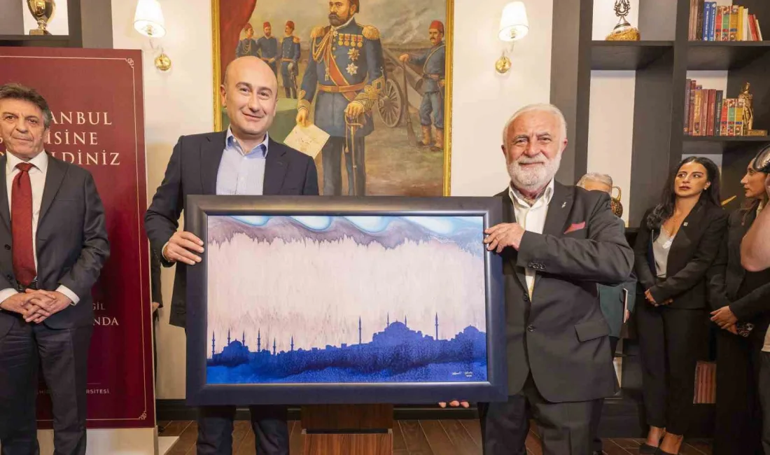 Ebru sanatının usta isimlerinden Hikmet Barutçugil’in İstanbul’dan ilham alan eserlerinden