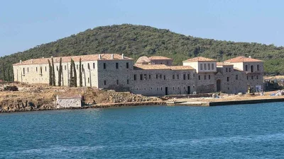 Balıkesir’in Ayvalık ilçesinde, Cunda (Alibey) Adası’nın hemen karşısında bulunan ve