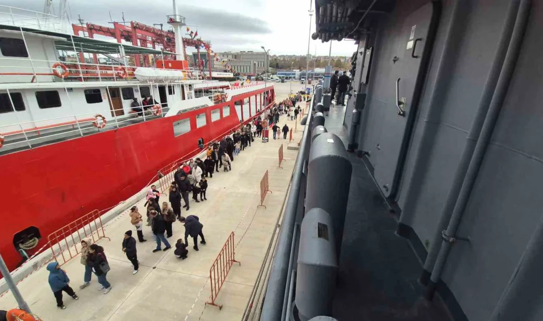 Tekirdağ’da Cumhuriyet Bayramı kapsamında ziyarete açılan Deniz Kuvvetleri Komutanlığına ait