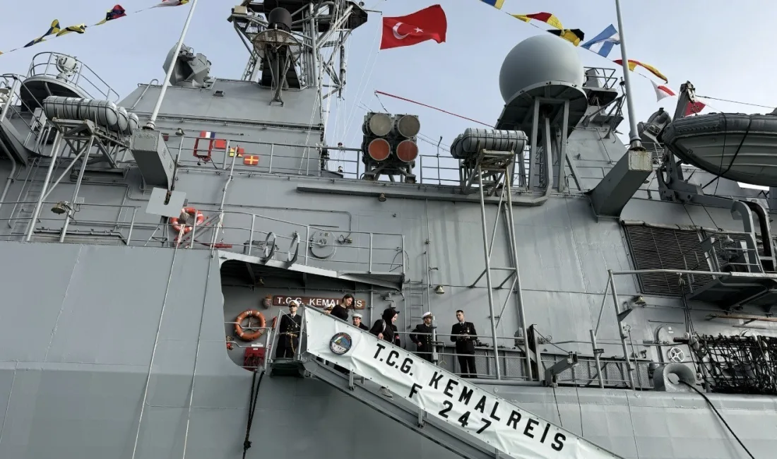 Cumhuriyet’in 103’üncü yıl dönümü kutlamaları kapsamında Dolmabahçe açıklarına demirleyen TCG