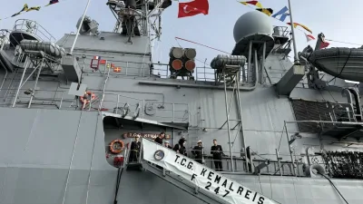 Cumhuriyet’in 103’üncü yıl dönümü kutlamaları kapsamında Dolmabahçe açıklarına demirleyen TCG