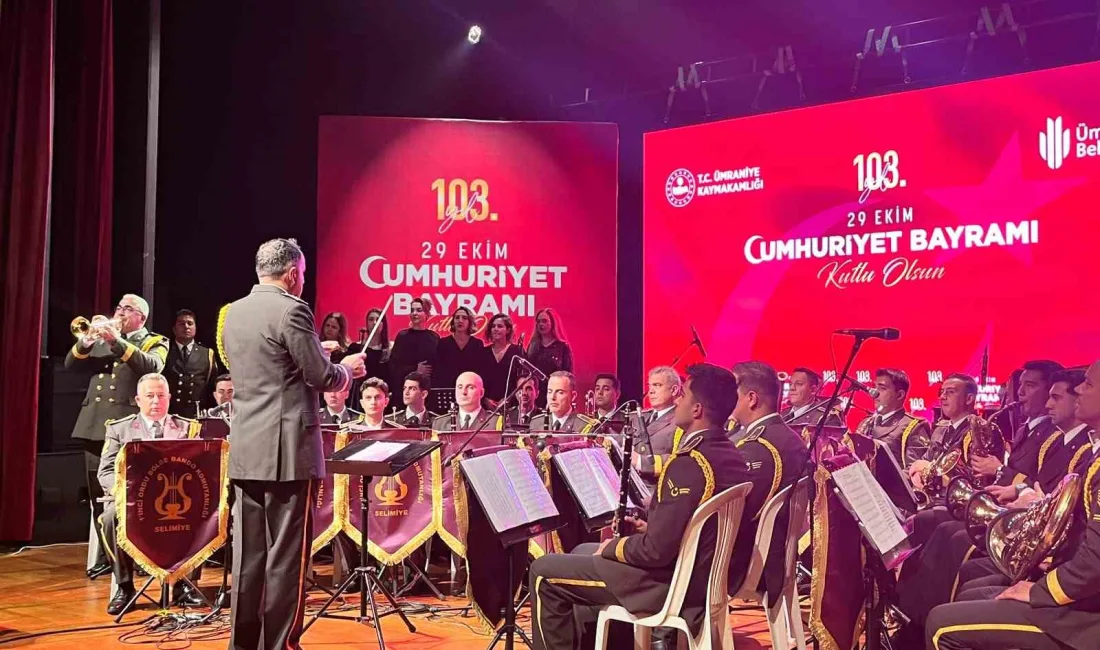 Ümraniye’de 29 Ekim Cumhuriyet Bayramı askeri bando konseri ile coşkuyla
