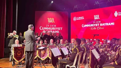 Ümraniye’de 29 Ekim Cumhuriyet Bayramı askeri bando konseri ile coşkuyla