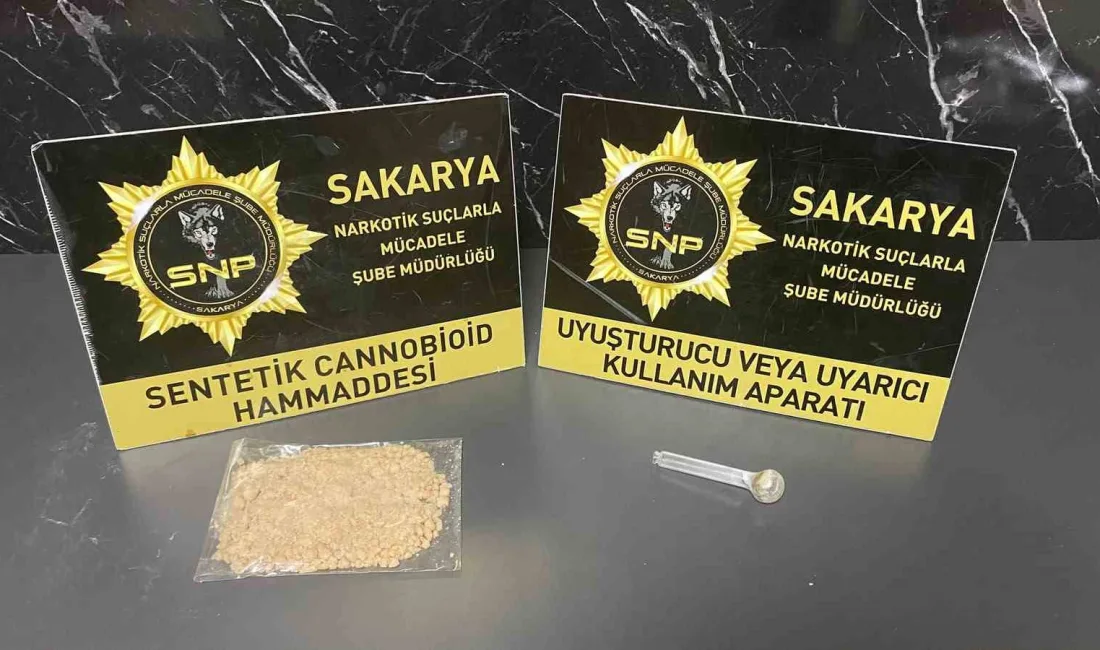 Sakarya’da “Sokaklar Güvende” operasyonları kapsamında emniyet ekipleri, İstanbul’dan Sakarya’ya uyuşturucu