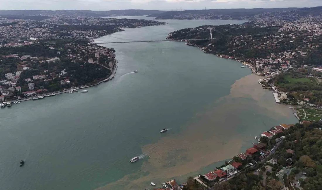 İstanbul’da etkili olan sağanak yağış sonrası Küçüksu Deresi’nden gelen çamurlu