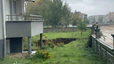 Yalova’nın Çınarcık ilçesi Teşvikiye beldesinde, 5 katlı binanın bahçesinde meydana