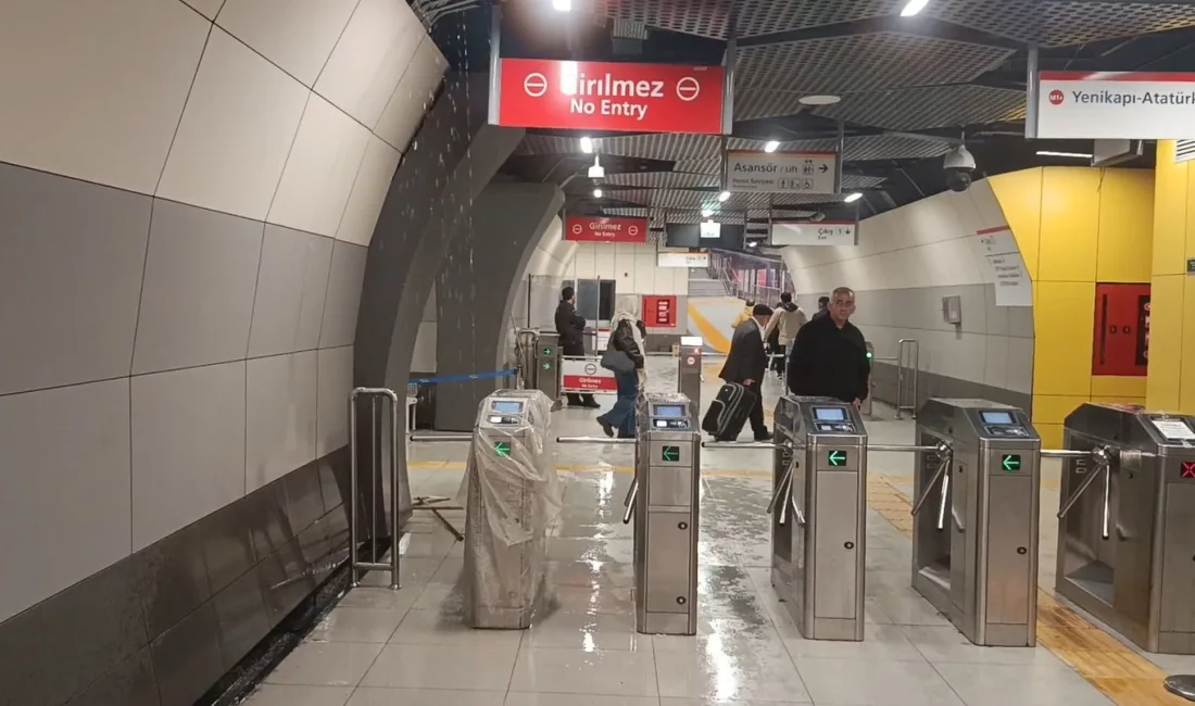 İstanbul’da Yenibosna Metro istasyonuna tavandan su sızmaya başladı. İstanbul’da toplu
