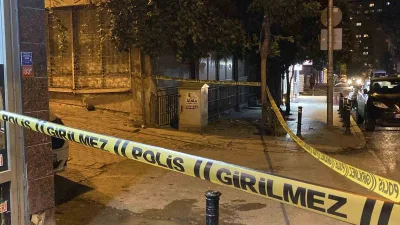 İstanbul Zeytinburnu’nda iki grup arasında çıkan silahlı kavgada ateşlenen mermiler,